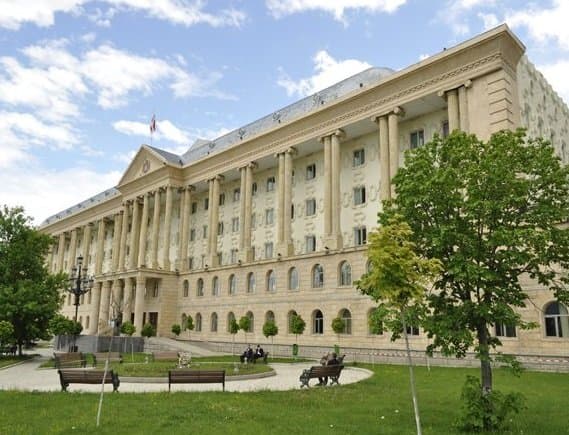 სასამრთლო მოგებულ საქმეზე გადაწყვეტილების გამოგზავნას აჭიანურებს